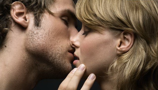 6 причин целоваться чаще