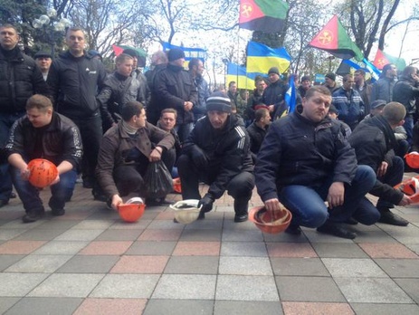 Под Радой митингуют шахтеры